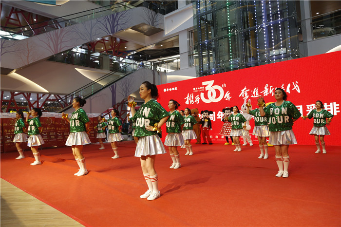 阜阳商厦29周年店庆活动完美收官,阜阳商厦30周年店庆