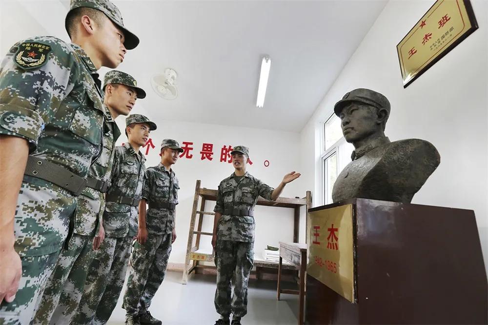 王杰“两不怕”精神,弘扬两不怕精神