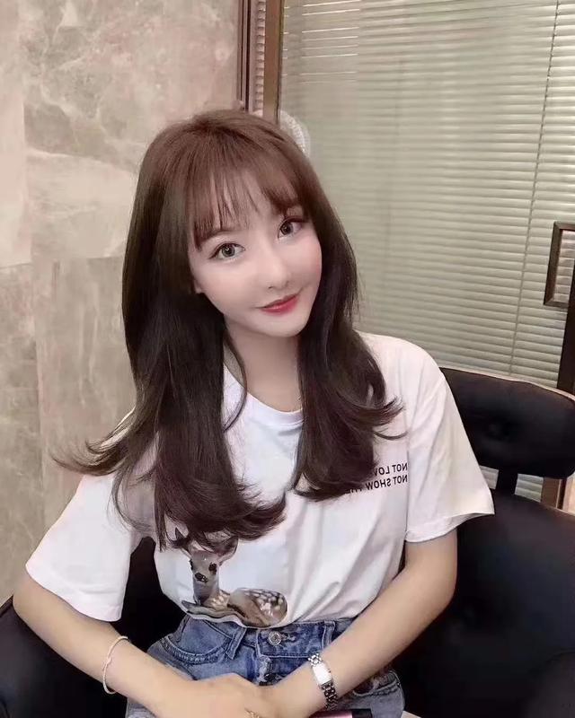 适合发际线低圆脸宽脸女生的发型,适合脸小额头窄长脸型的发型