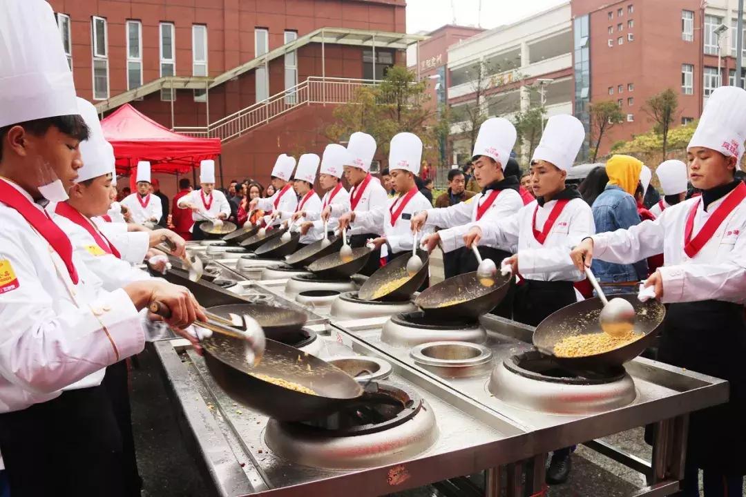 厉害了我们的新时代内容简介,松桃中等职业学校