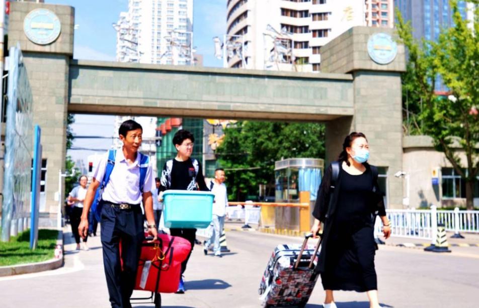 刚上初中被学姐针对应该怎么办,大学生刚开学被室友针对