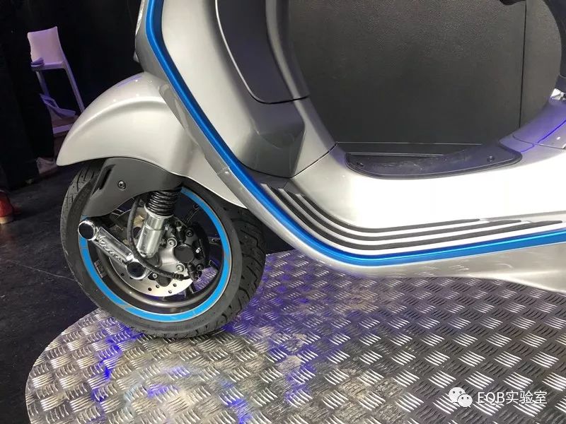 「米兰展独家」弯的电池？可当作充电宝的电池？外国人真会玩！