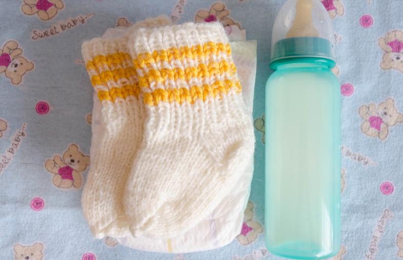 还在相信“寒从脚起”?别全信,除这5种情况外,宝宝可以光脚跑