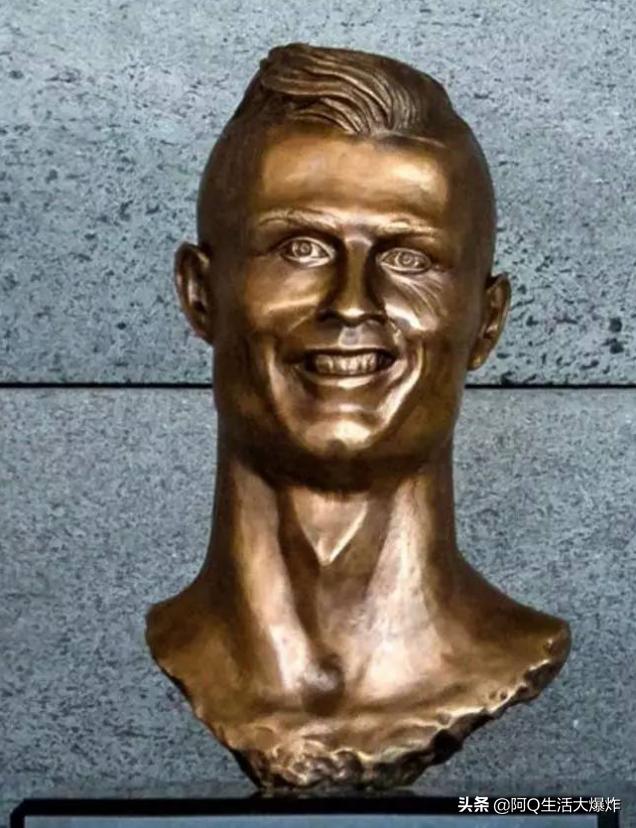 c罗的雕塑,c罗雕塑恶搞