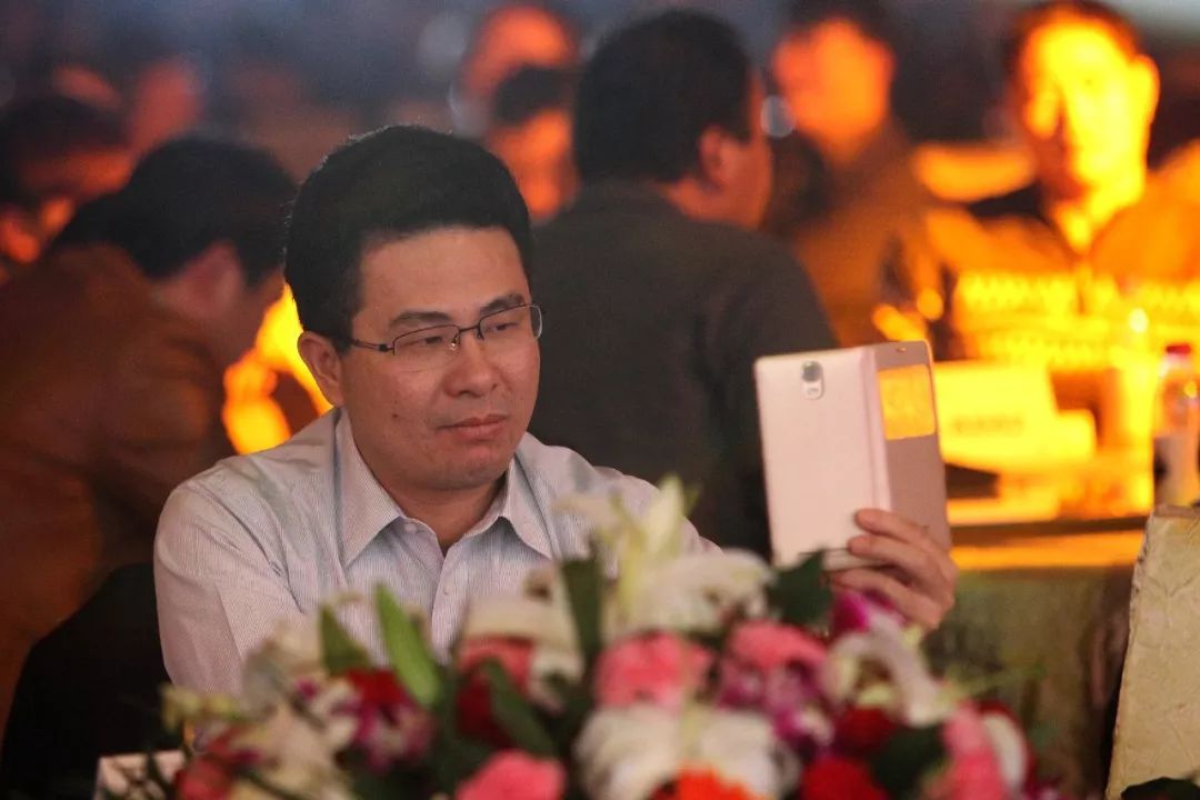 金立手机老板最后一把输了多少,金立手机老板一把输50亿