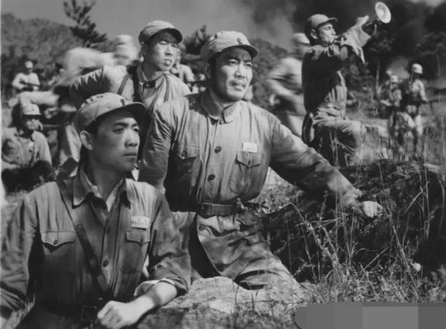 电视剧红日中李天霞的扮演者是谁,红日汤恩伯劝李天霞不要意气用事