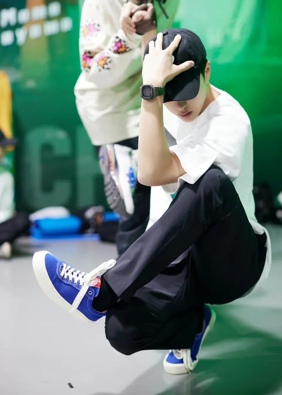 零点官宣：王一博又一全球代言，25小时未眠，疲惫也不影响资源