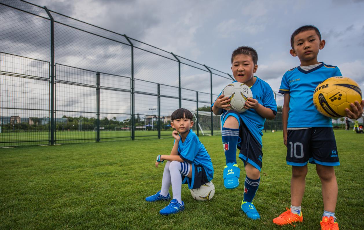 快乐奔跑体育课,暑期足球课