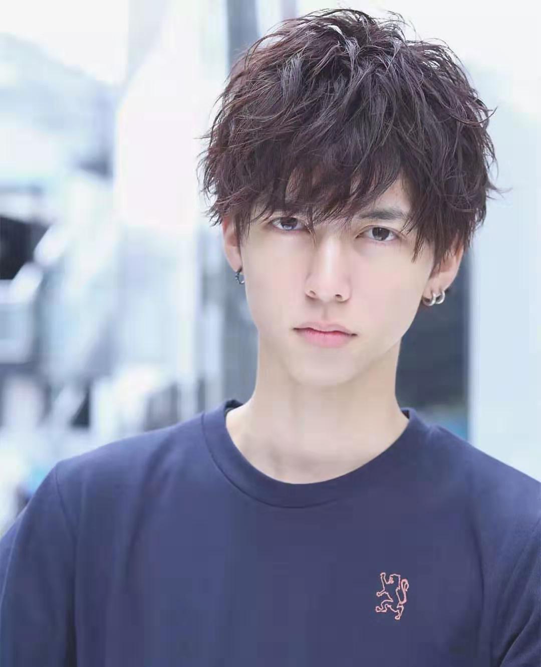 定位烫和纹理烫的区别哪个更好看,发根烫定位烫发