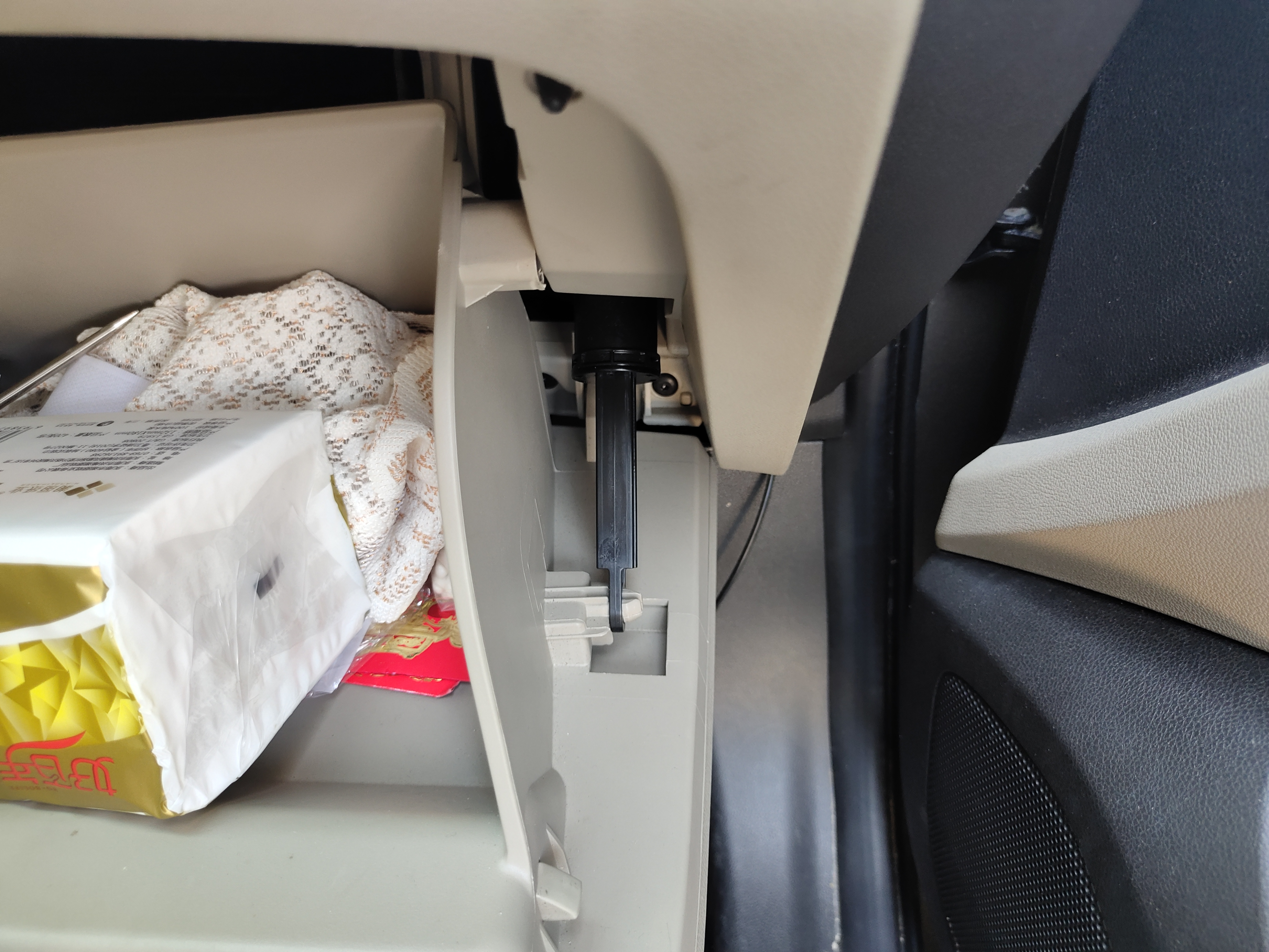 怎么分辨空调滤芯是否该更换,其实空调滤芯换什么样的比较好