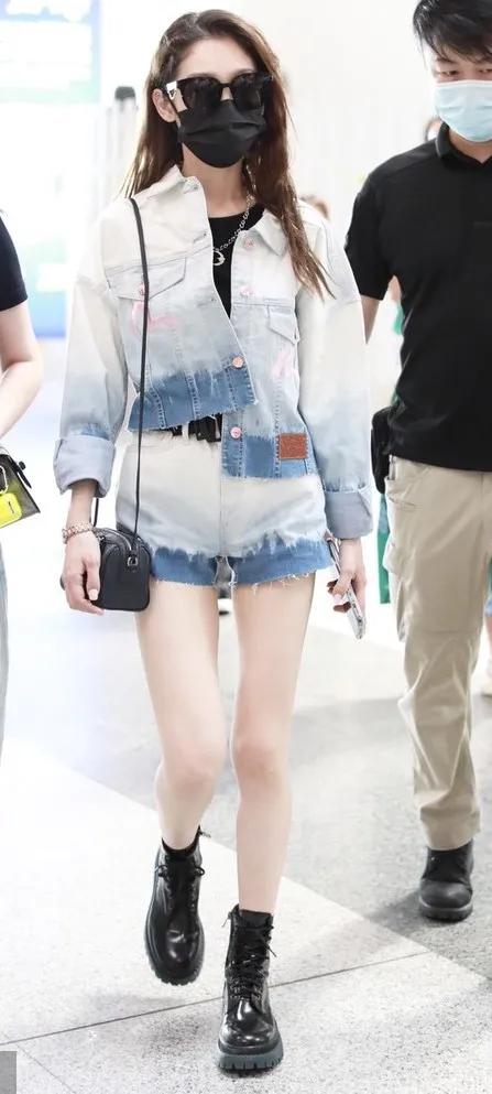 杨幂穿连体短裤时尚大片,杨幂现身粉色风衣配短裤