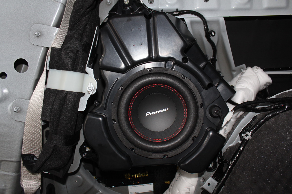 别克gl8音响改装升级,别克gl8音响改装超薄低音