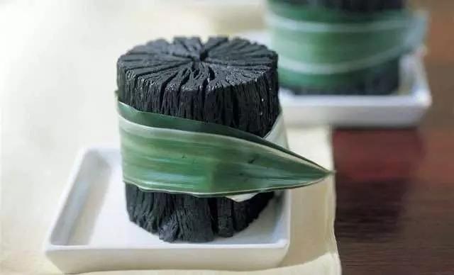 鞋子有异味如何去除呢,鞋子发潮有异味怎么办