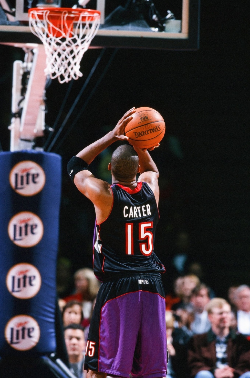 卡特当年骑扣两米大中锋的*用御**战靴你有机会买到了