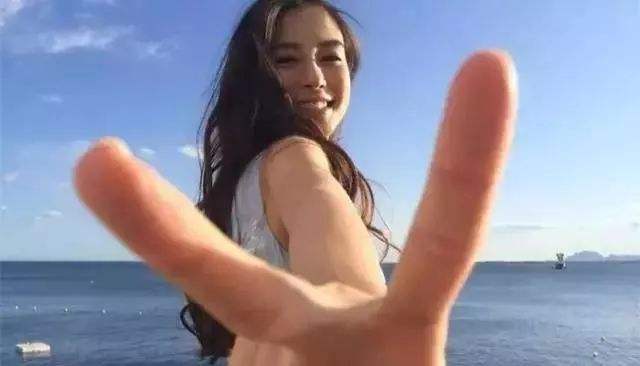 拍照比v是什么意思,拍照比剪刀手的一般是什么人