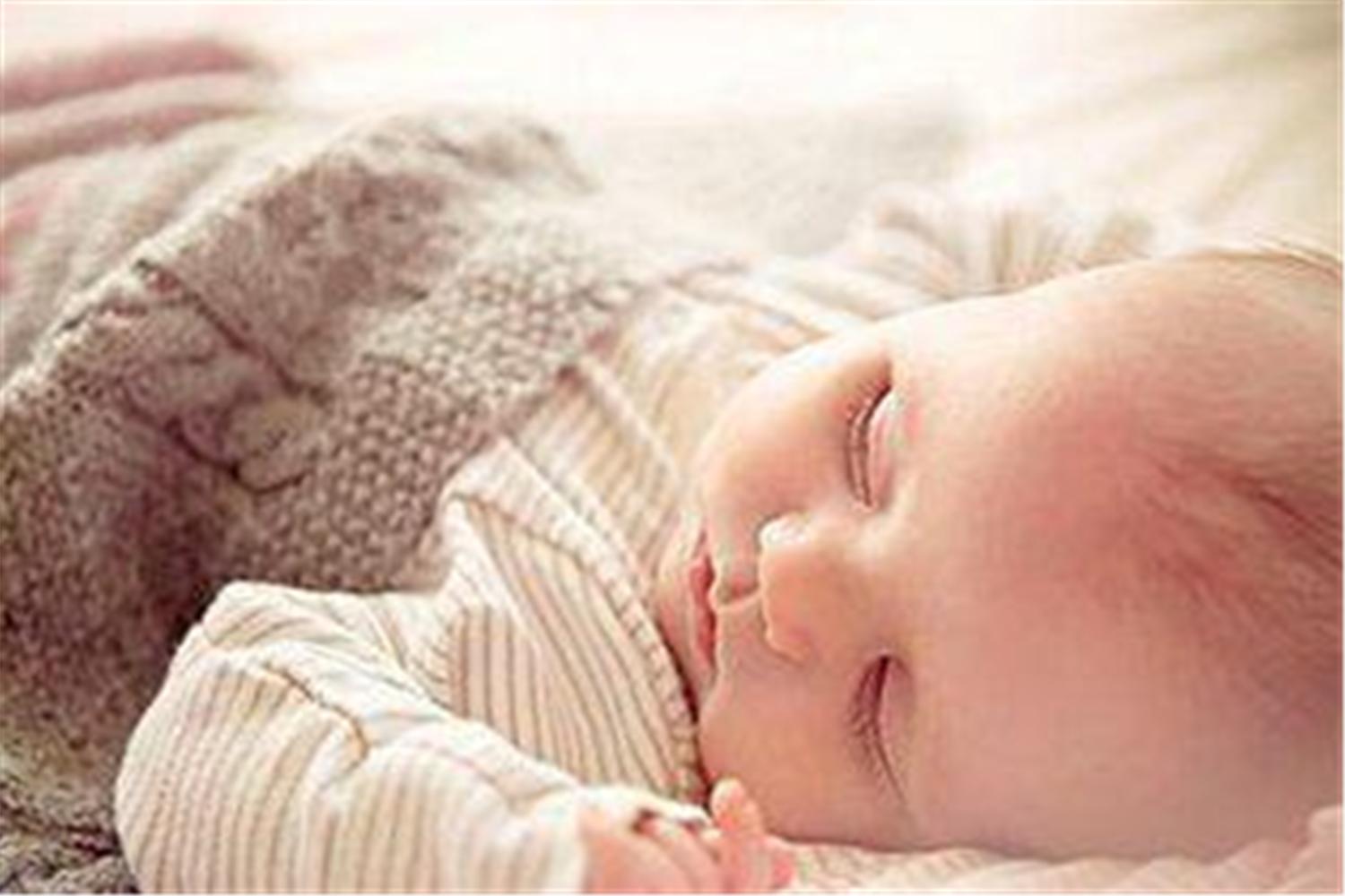 宝宝每天睡到半夜就醒了,宝宝每天晚上睡两小时就醒