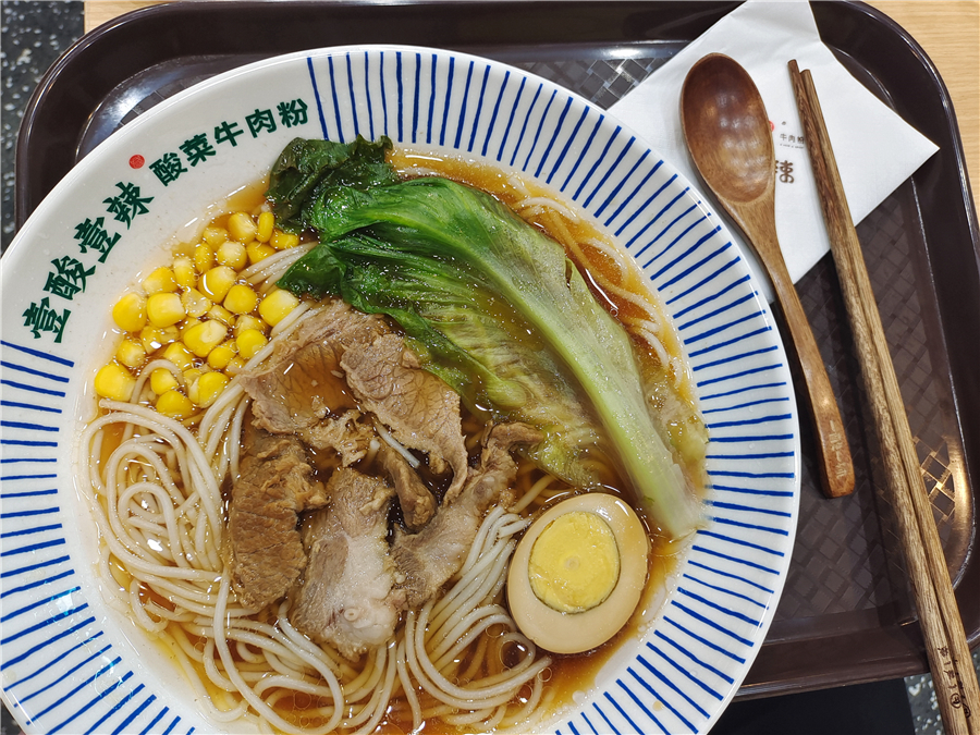 壹酸壹辣牛肉粉五象新区,到南宁吃一碗螺蛳粉