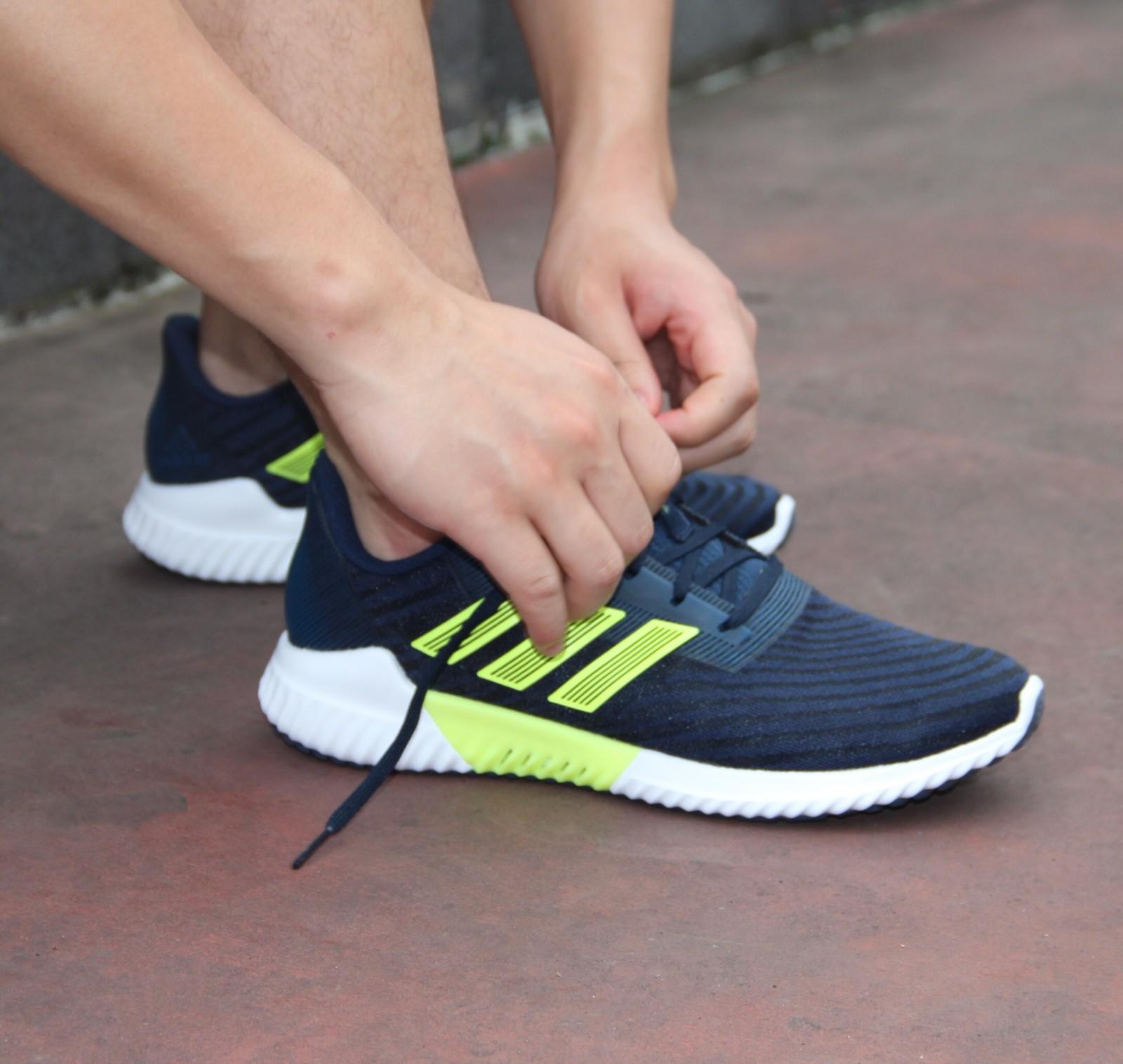 adidas清风跑鞋最新款,阿迪清风跑鞋讲解