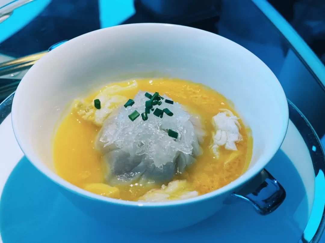 睡在获奖无数的这家酒店，一晚吃掉14颗星米其林，这样的旅行爱了