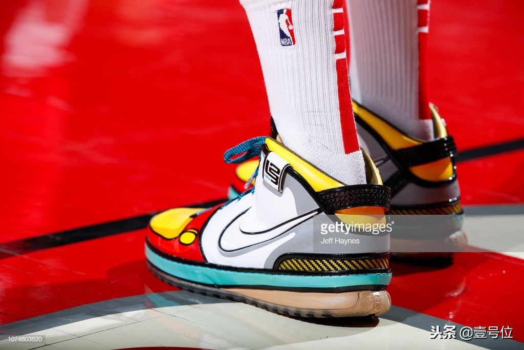 圣诞大战球鞋上脚,2010圣诞大战科比上脚球鞋