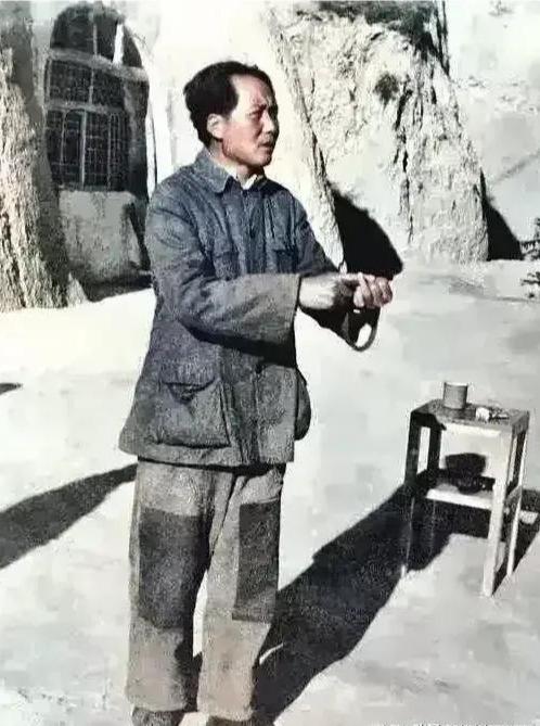 “公者千古，私者一时”，这是对毛*东泽**一生艰苦朴素的崇高评价