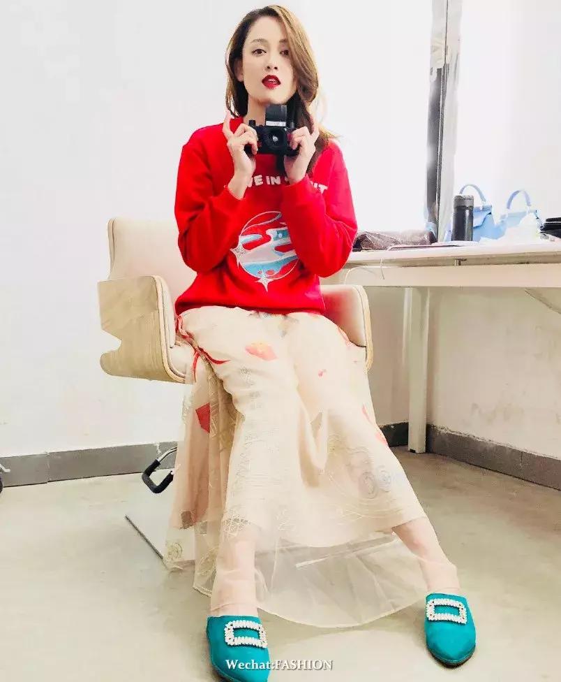 卫衣配什么裙子好看春天,卫衣裙子怎么搭配才好看