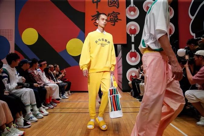 zara母公司计划关闭1200家门店,zara换设计师了吗