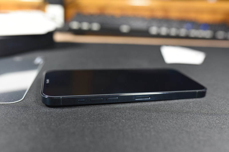 倍思iphone12钢化膜,iphone13promax钢化膜推荐