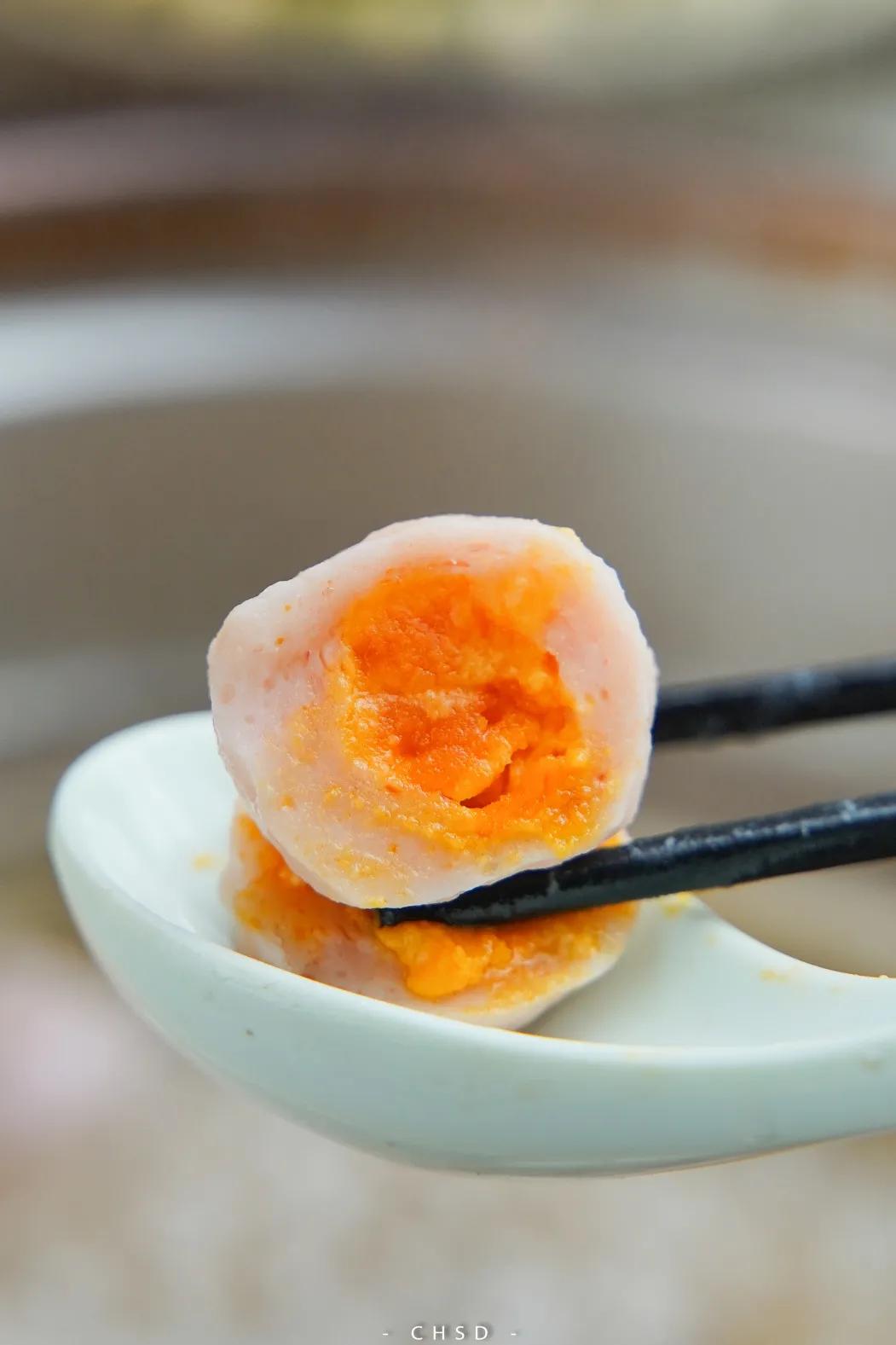 椰椰椰！这家人气椰子鸡专门店，光是汤底就喝饱了