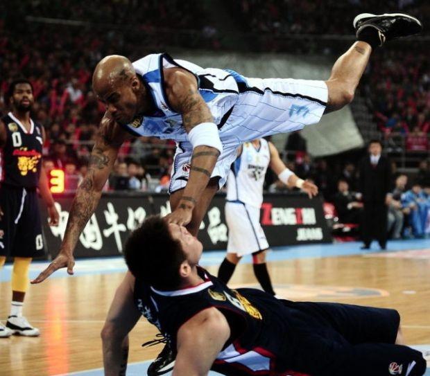 刘宏疆缘何记恨北京？马布里摧毁*东王广**朝怒斥老马是国际流氓