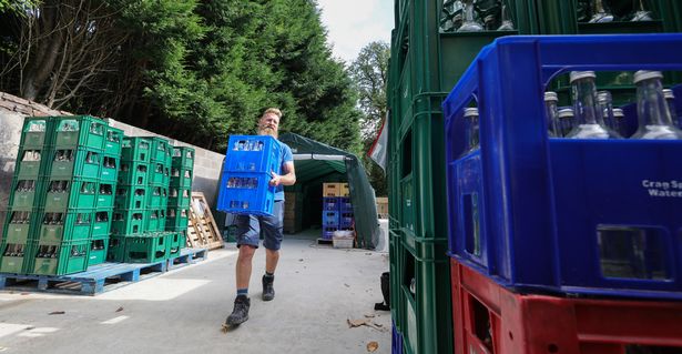 英国男子买房后发现地底下的秘密,英国男子买下怪异老房子