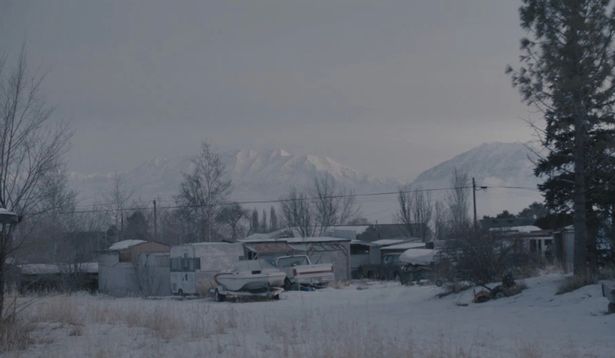 美国少女遭朋友强奸怀孕，亲生父亲竟开车逼两人去另一州扯证结婚
