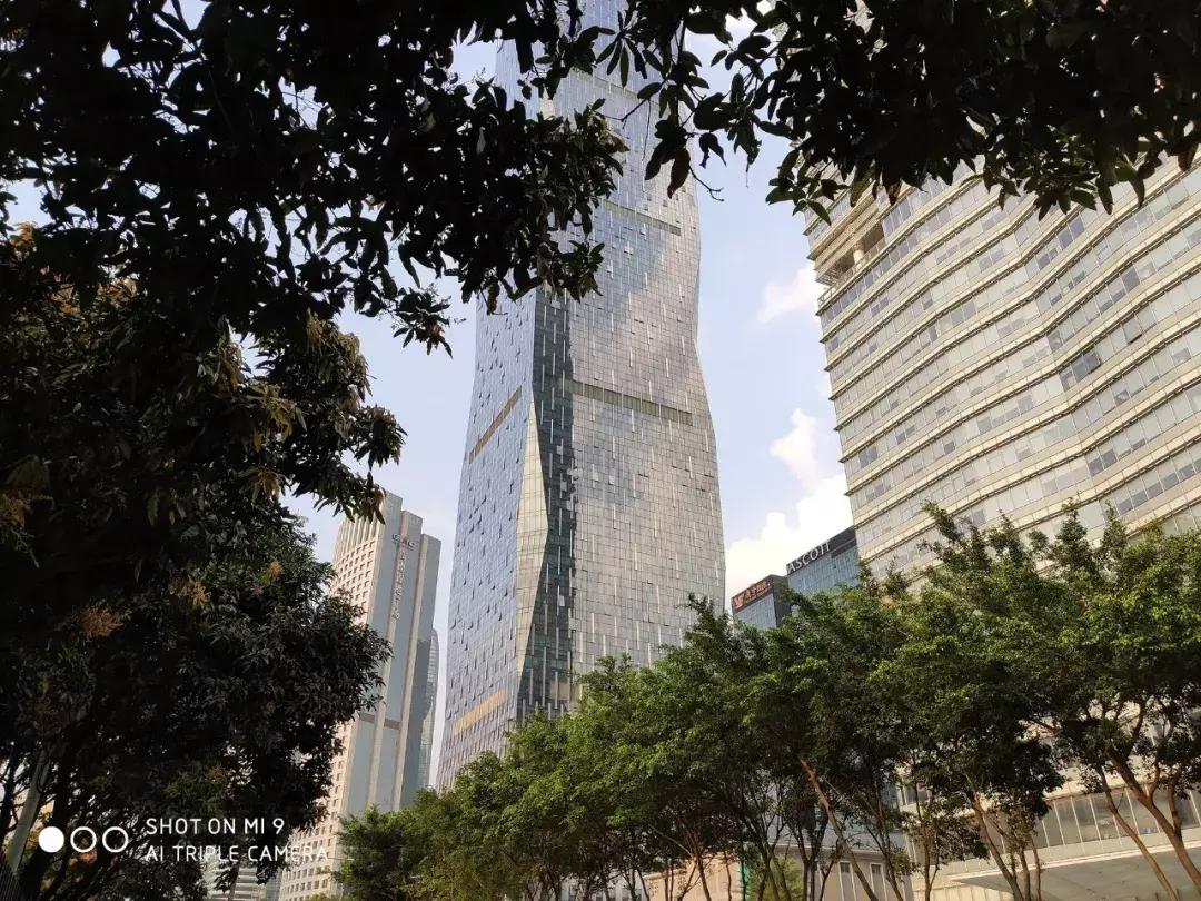 小米9发布会雷军怼华为手机,小米9雷军拍月亮