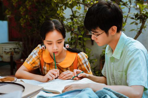 8岁来月经需要干预吗,8岁例假