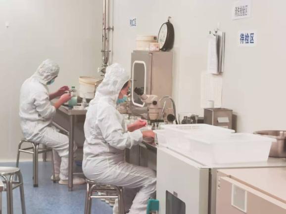 中国首例白内障人工晶体植入术,泰达医院做白内障多少钱