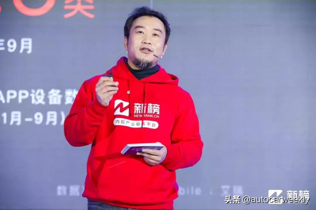 是时候穿卫衣骚起来了——瞧瞧张小龙