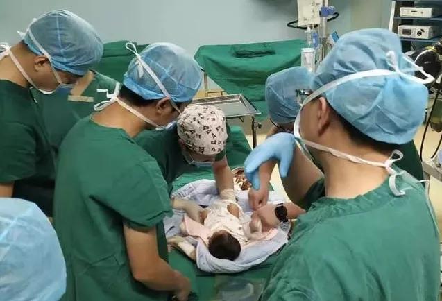 逛个街就把孩子生了，这种急产太吓人了