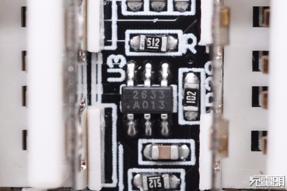 公牛插座新款和老款拆解,带USB接口公牛插排