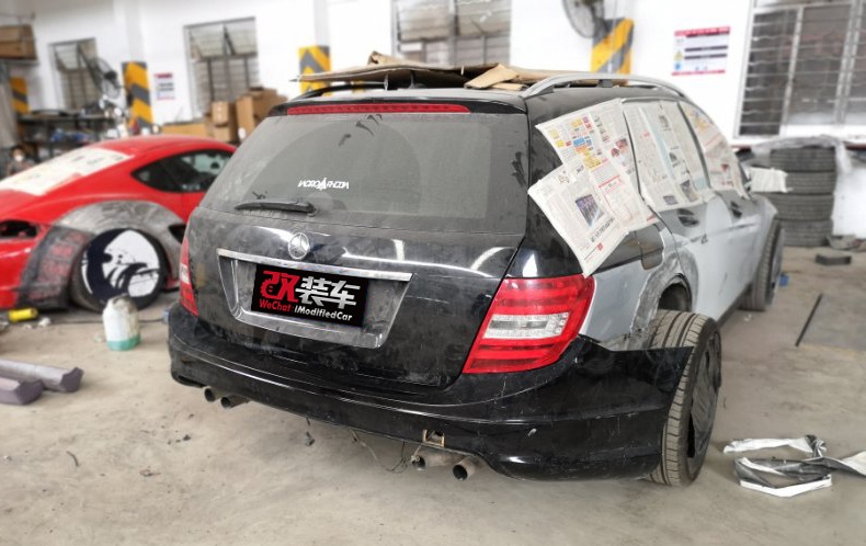 新款奔驰c200改装最帅效果,小县城越野改装店