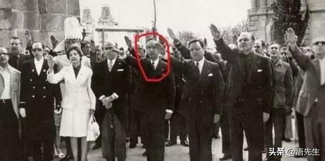 霍金年轻时帅气的照片,霍金年轻时帅照