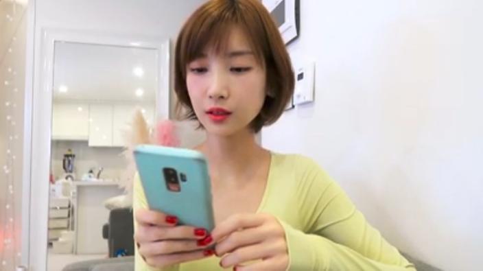 油管超13万粉丝追踪，韩国钢琴美女颜值颇高，穿搭也非常吸引人！