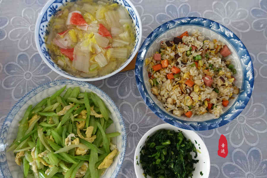 老两口三天的正午饭，荤素合理搭配，吃着顺口不觉单调