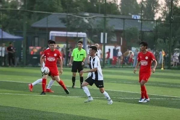 「觅趣小镇新都·原舍绿茵」湖畔泳池，畅玩斑竹园足球音乐小镇