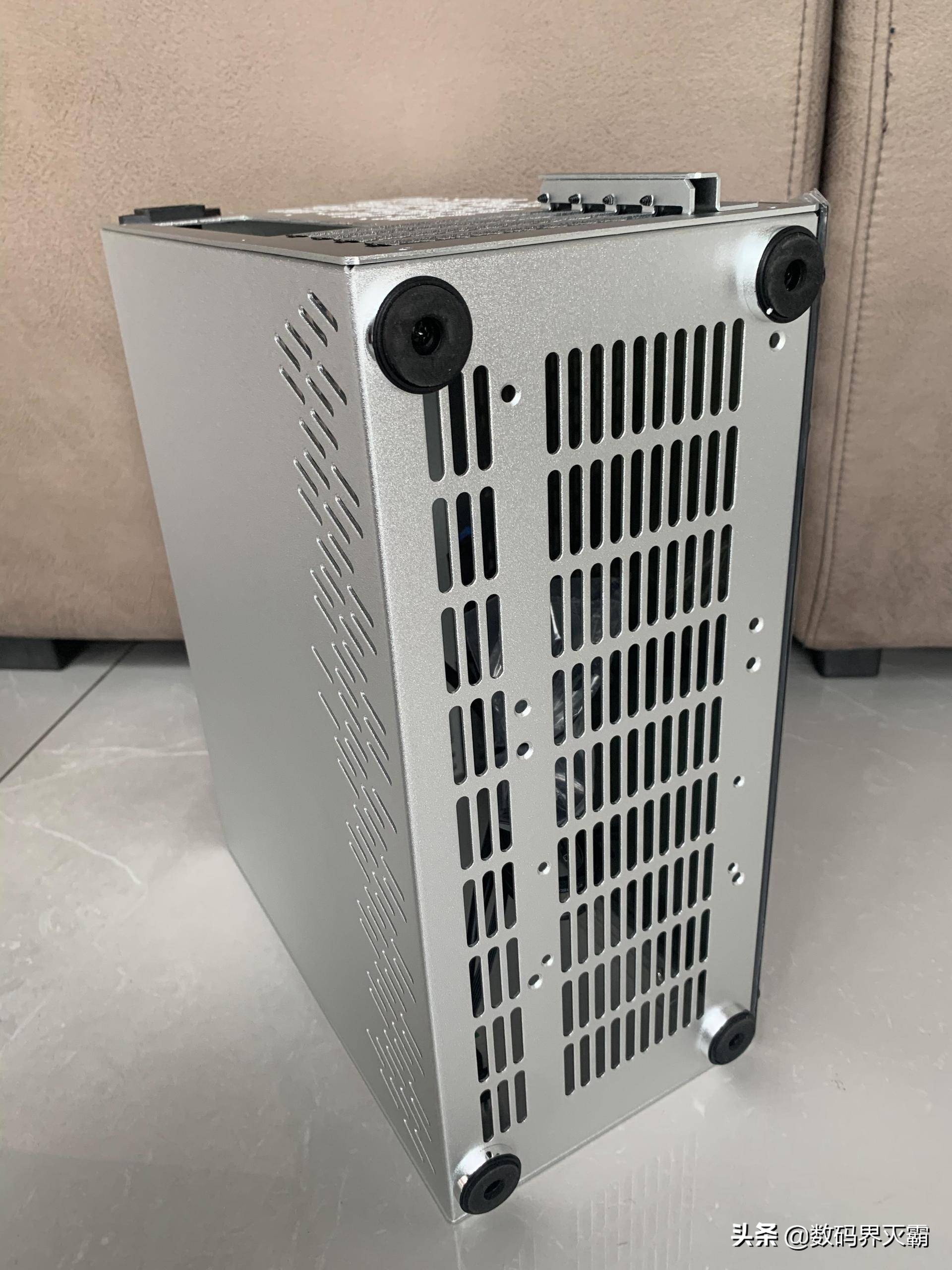 电脑小白穷折腾,我需要一台小机箱,雷匠,Rayarti-M3机箱使用分享