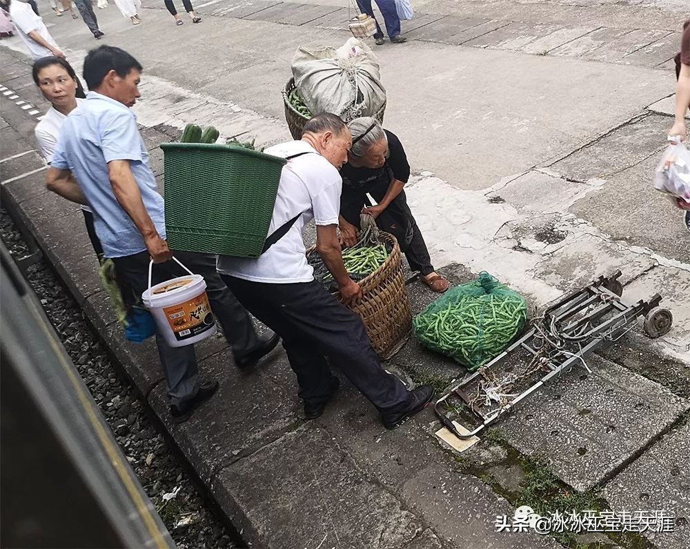 绿皮车成渝铁路上运行,川黔铁路最后的绿皮车