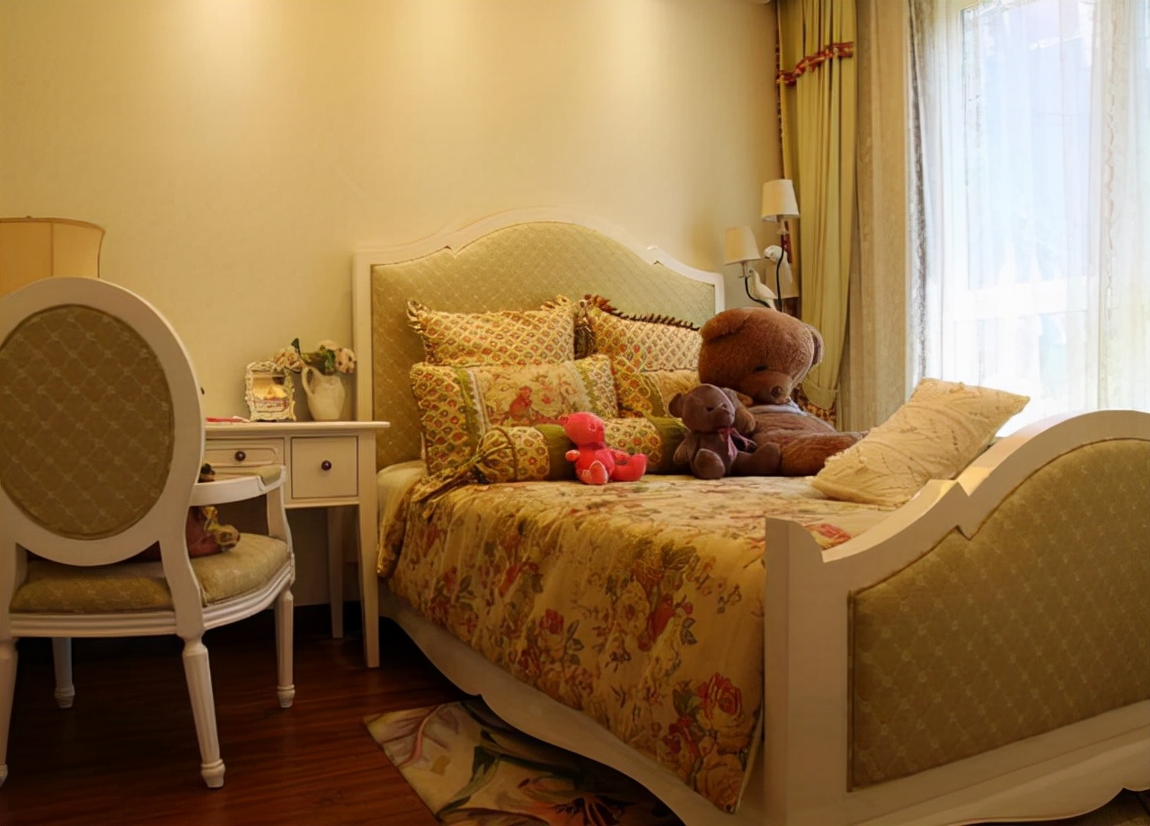 双人床选1米5的还是1米8的,双人床一般买1.5还是1.8