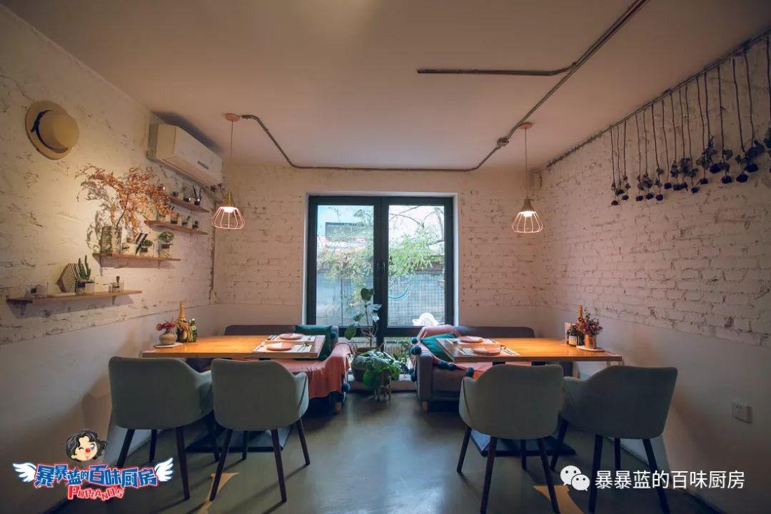 来这家店你真没办法好好吃饭，每道菜都堪比艺术品，好吃到光盘