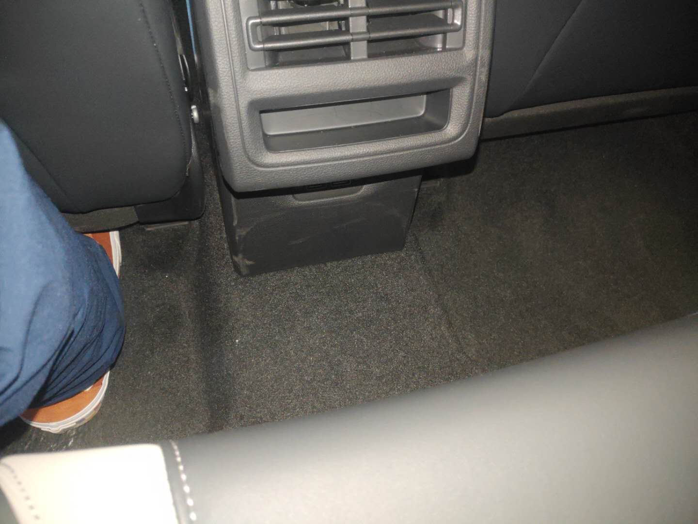 大众第八代高尔夫r-line,大众高尔夫新八代