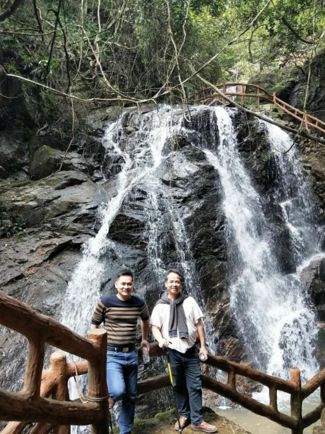 九重瀑布飞山外一座豪宅耀眼前――一次春游的美好记忆