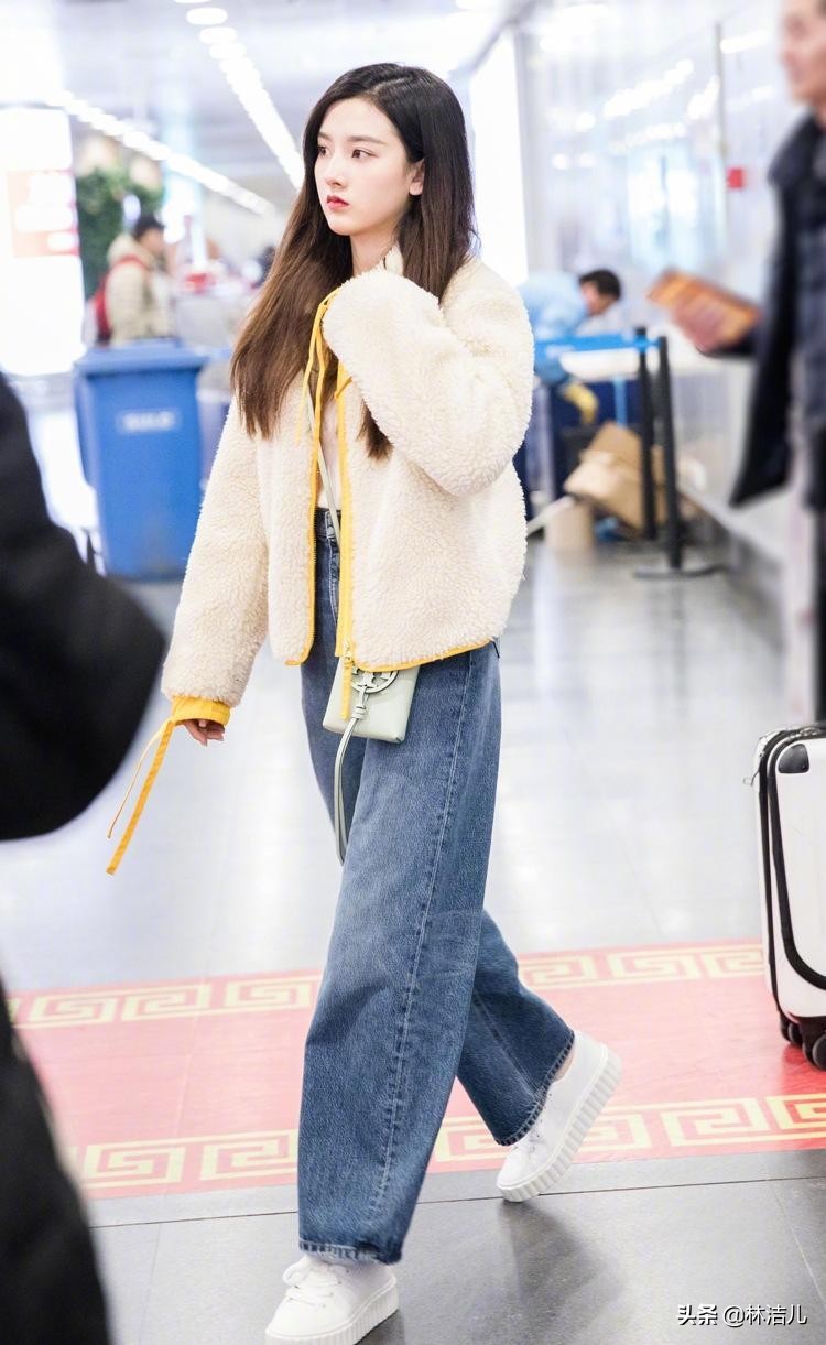 一年四季都是阔腿裤,四季都可穿的显瘦白色阔腿裤